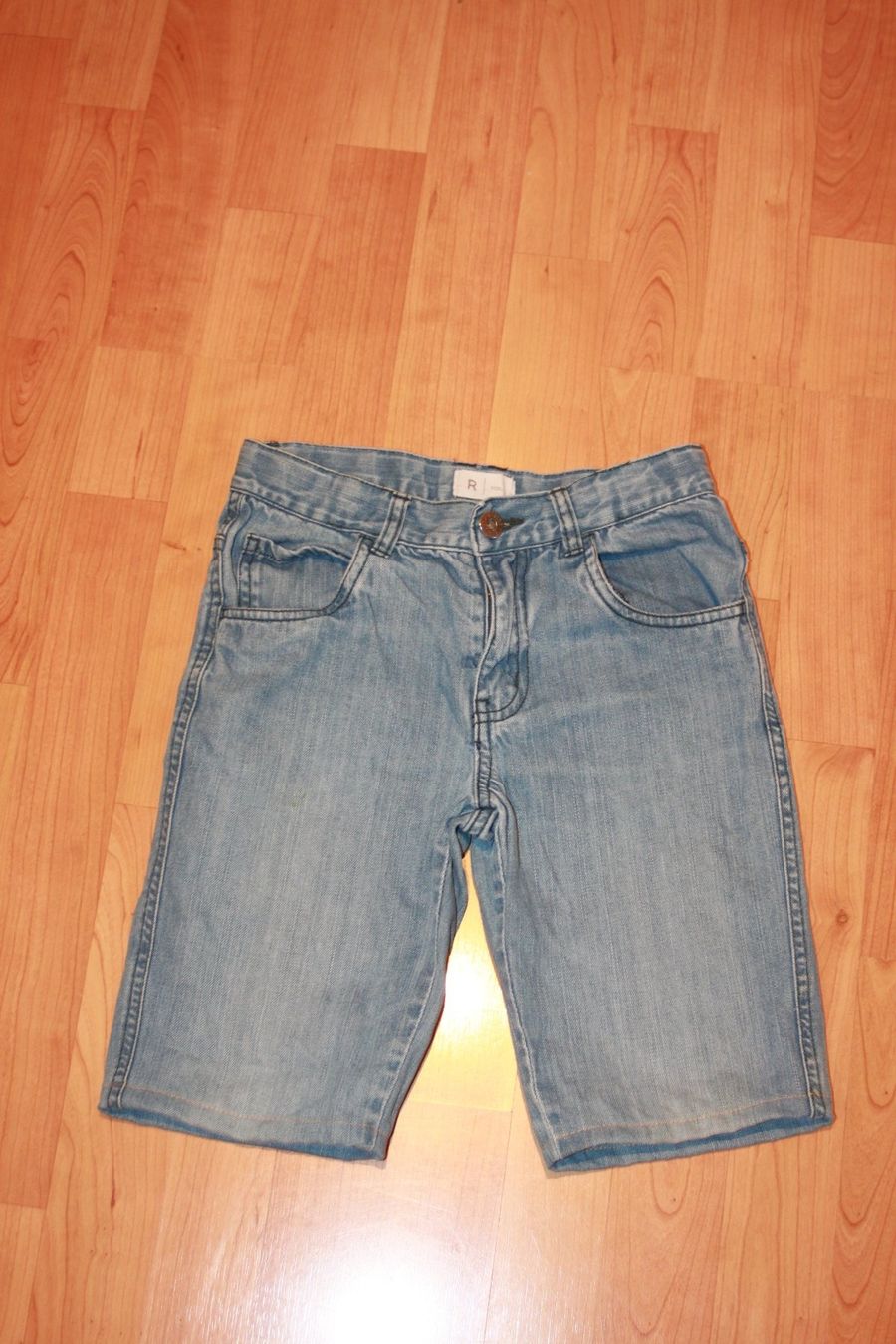 Pantaloni: blaue Jeans Shorts Bermudas 128 – Usato da Wenslingen venduto da Strick4Alpaca