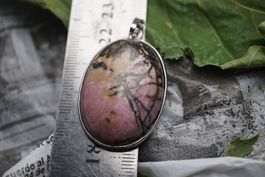 Rhodonite        oval Anhänger   Ab 1.-