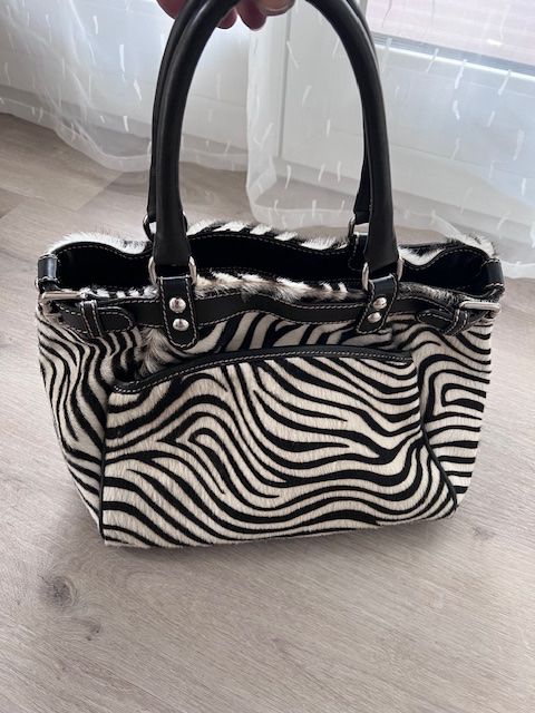 Borse da donna: Exklusive Zebra-Handtasche, wie neu! – Usato da Dulliken venduto da Nikitiki5