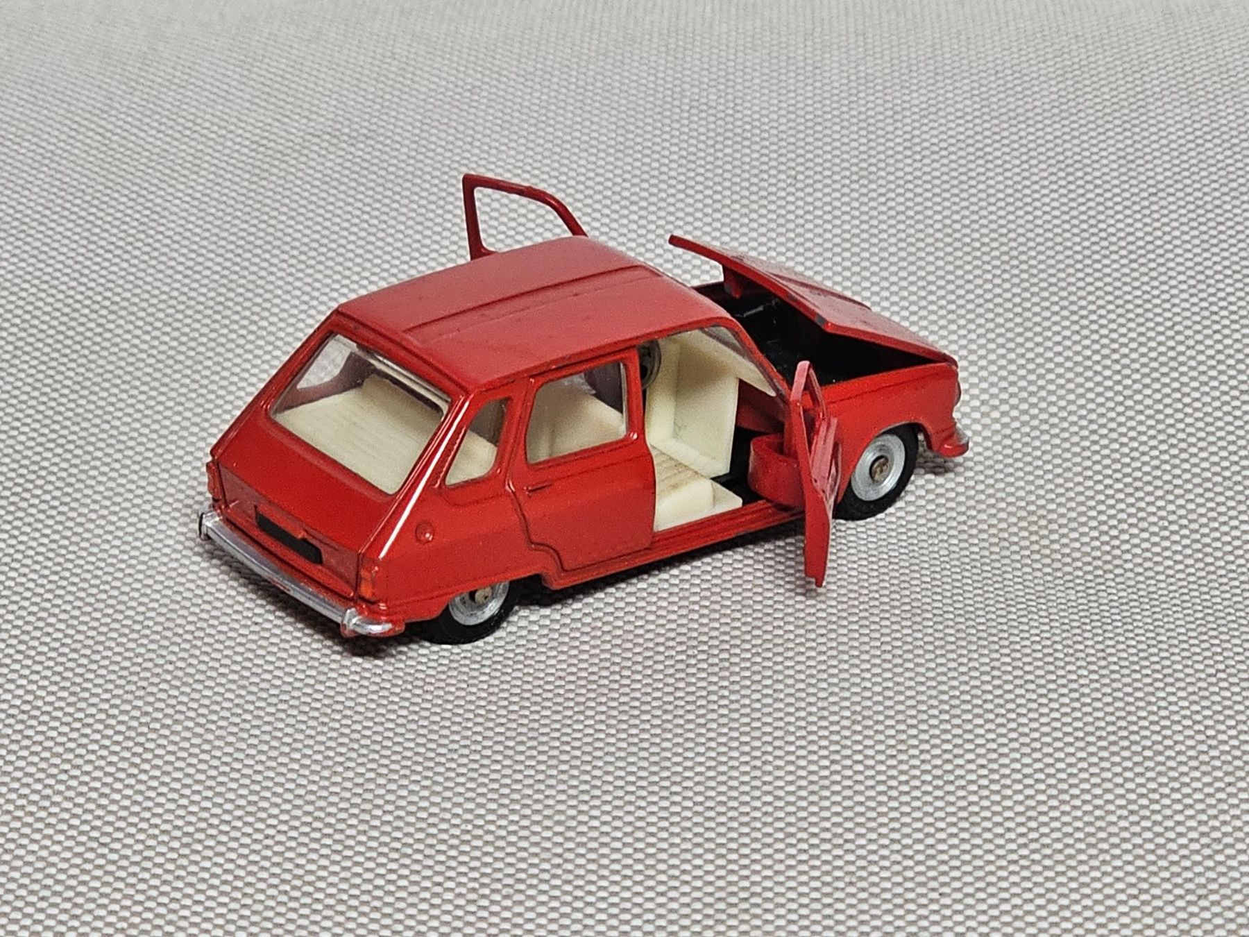 Dinky Toys Voitures modèles: Dinky Renault 6 – D'occasion à Starrkirch-Wil par easygo13 2