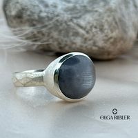 Massiver Ring mit grauem Sternsaphir – Sterling Silber GR 54