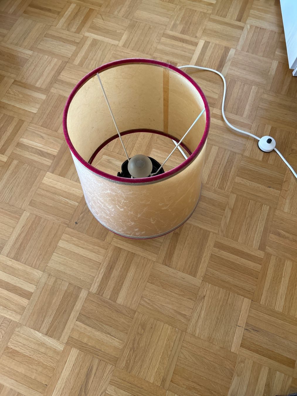 Lampade: Stehlampe zu verkaufen – Usato da Härkingen venduto da Torii
