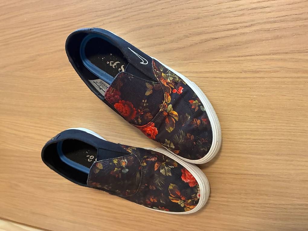 Scarpe da uomo: Nike Schuhe 41 – Usato da Alpnachstad venduto da sin_v7ms 1