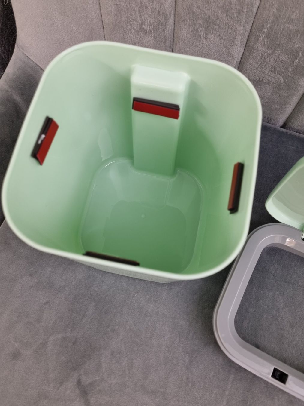 Poubelles: Kleiner Kehrichteimer Farbe mit Neu – Neuf (Voir description) à Zofingen par fel_6gj7 3