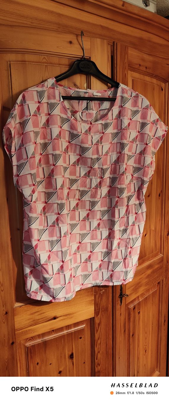 T-shirt: T-Shirt – Nuovo (secondo la descrizione) da Volken venduto da katz5