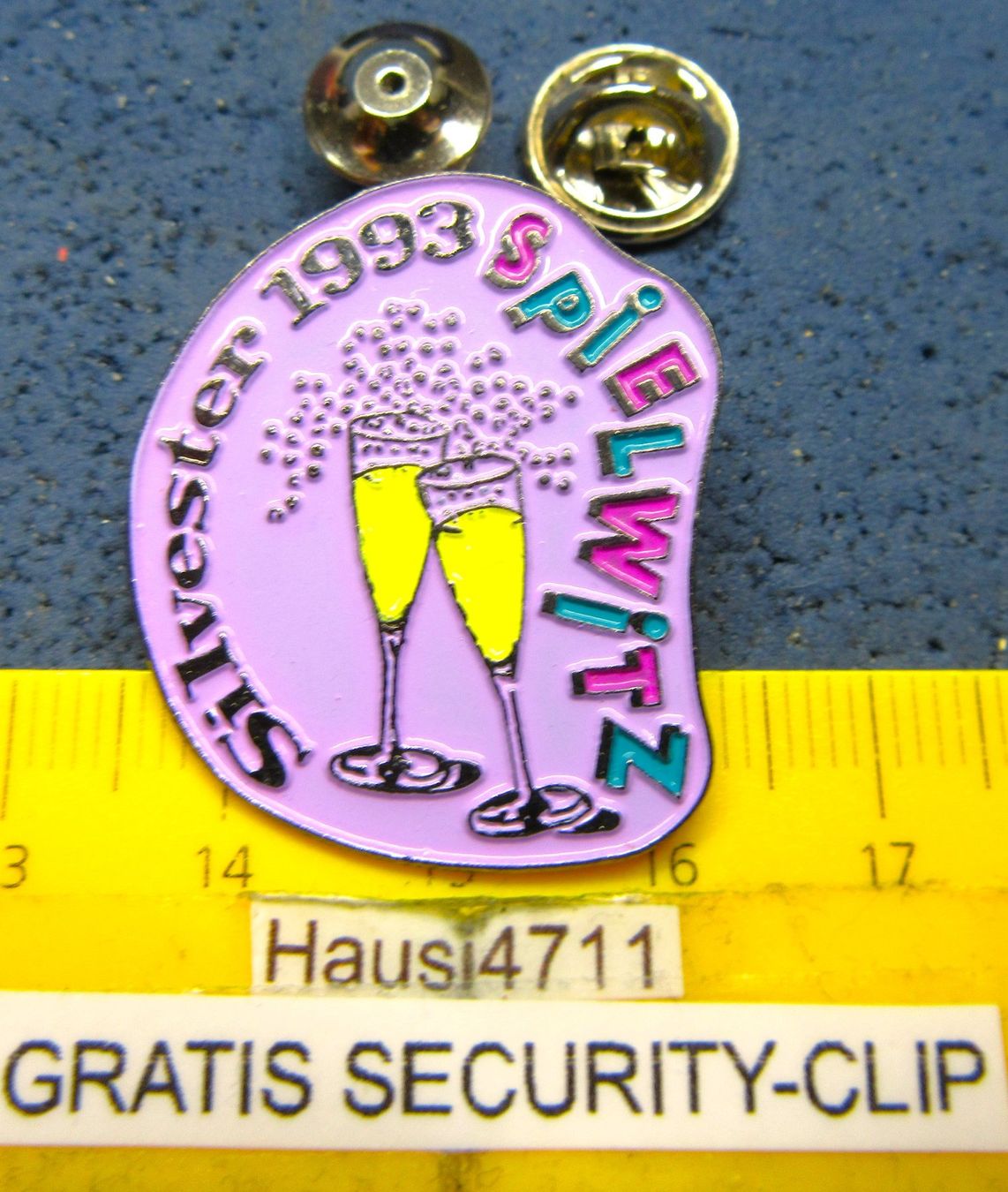 Swiss Placchette & Badge: SILVESTER SPIELWITZ CHAMPAGNER PIN – Usato da Ettingen venduto da Hausi4711