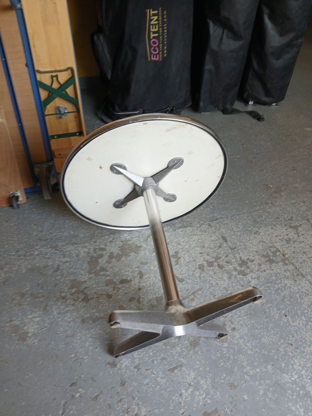 Tavoli: BISTROTISCH ALUMINIUM DURCHMESSER 80CM HÖHE 75CM – Usato da Eggenwil venduto da wydl 6