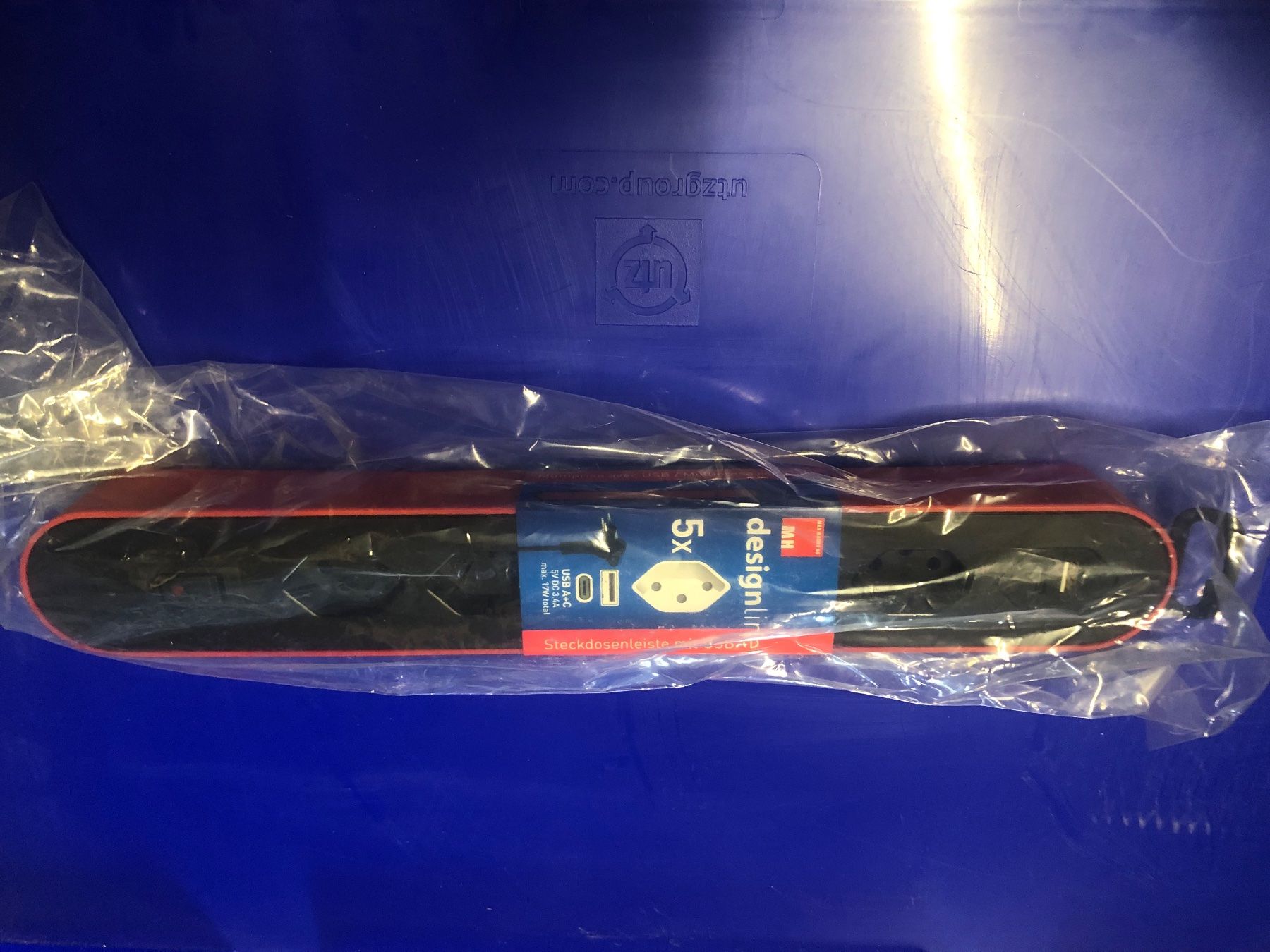 Spine: Steckdosenleiste mit USB – Nuovo e nell'imballaggio originale da Röschenz venduto da Prydwynn
