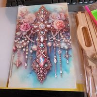 DIAMOND PAINTING TABLETT MIT KREUZ UND BLUMEN