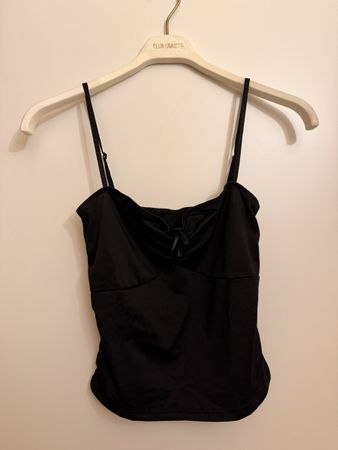 Schwarzes Top