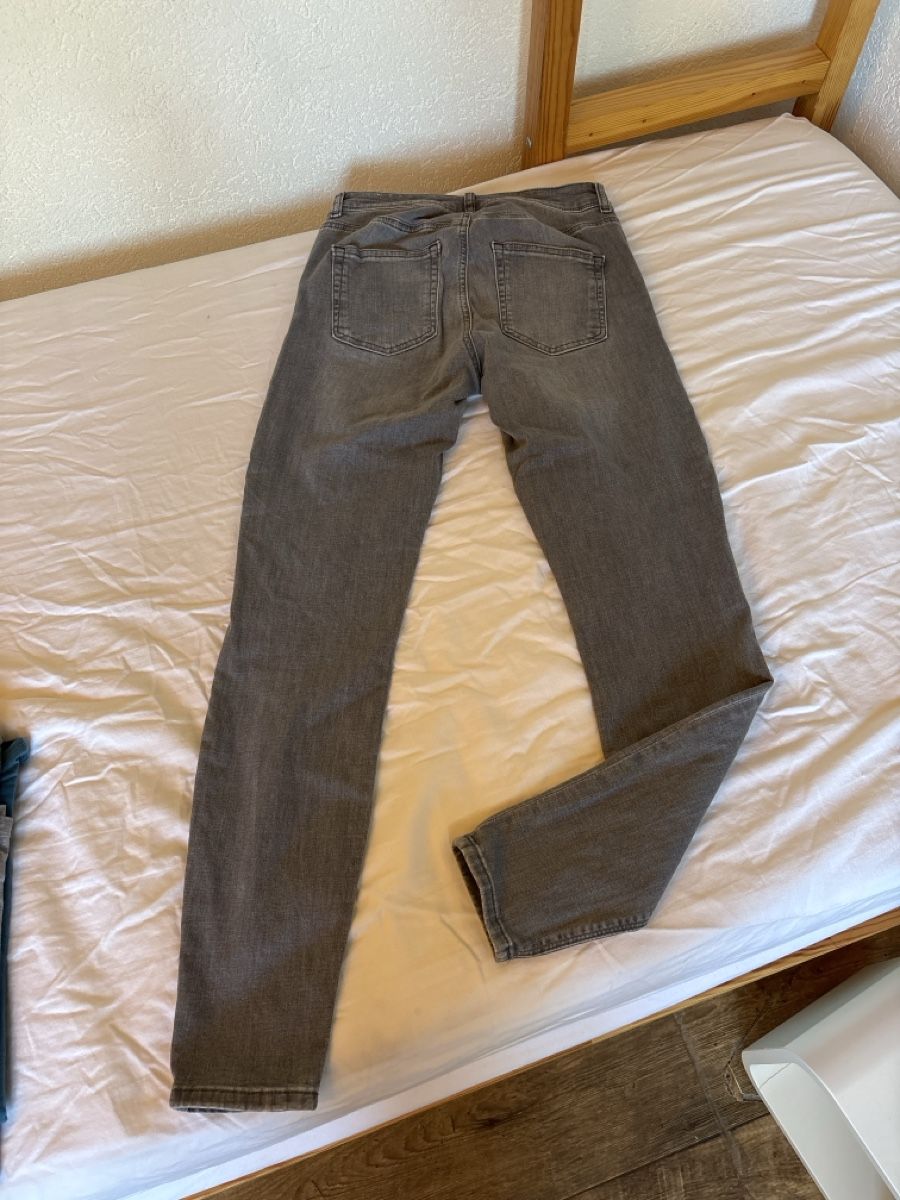 Vero Moda Jeans: Veromoda Jeans grau vmlux M/30 – Usato da Mönchaltorf venduto da kristy_b 1