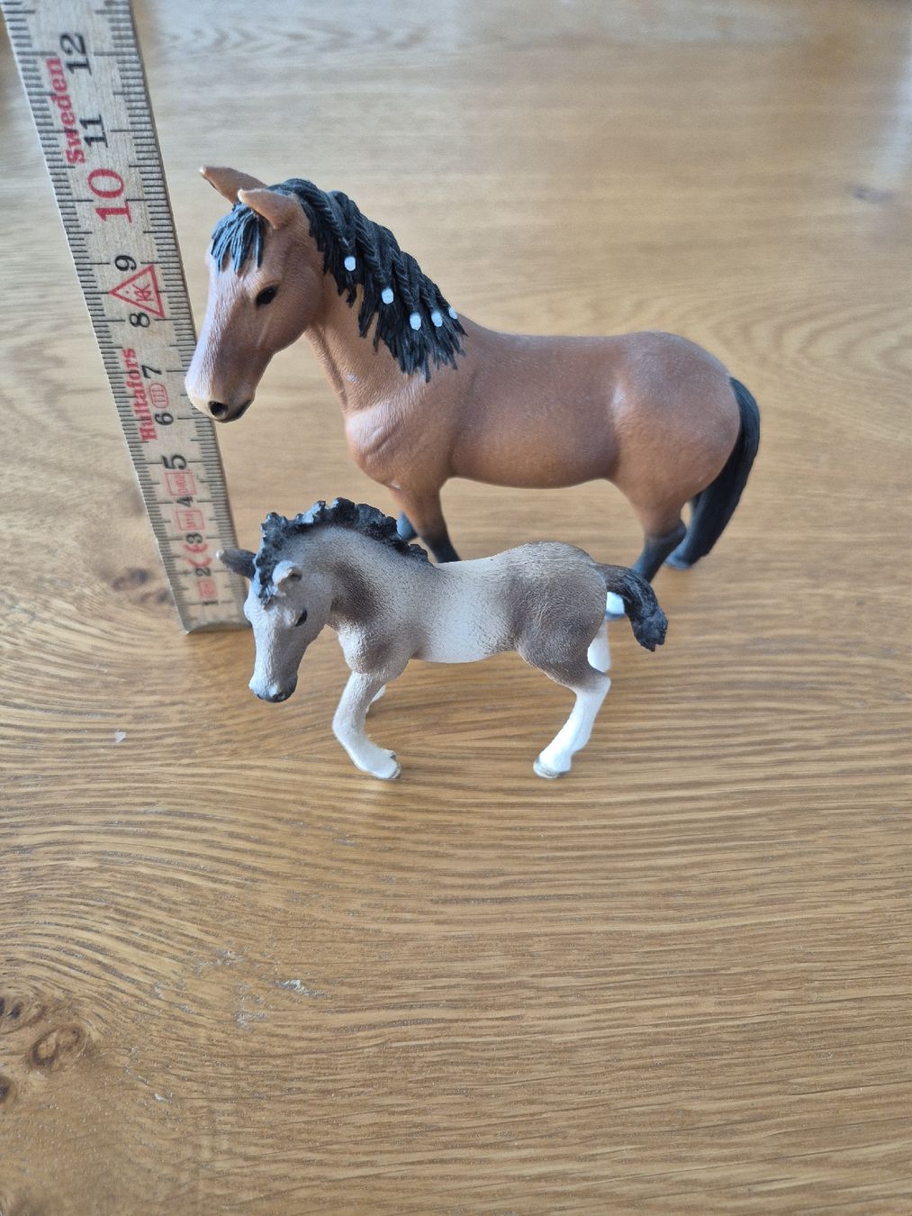 Schleich Statuette: Schleich Pferd Stute mit Fohlen – Usato da Tuggen venduto da Santasbag 2