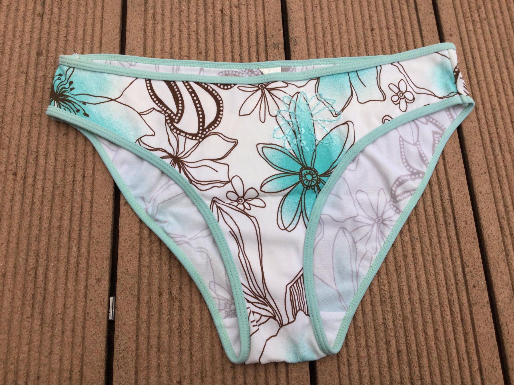 Costumi da bagno & Bikini: Maillot de bain/Bikini motifs fleurs & sequins, taille M – Usato da Agiez venduto da chouchanelle 7