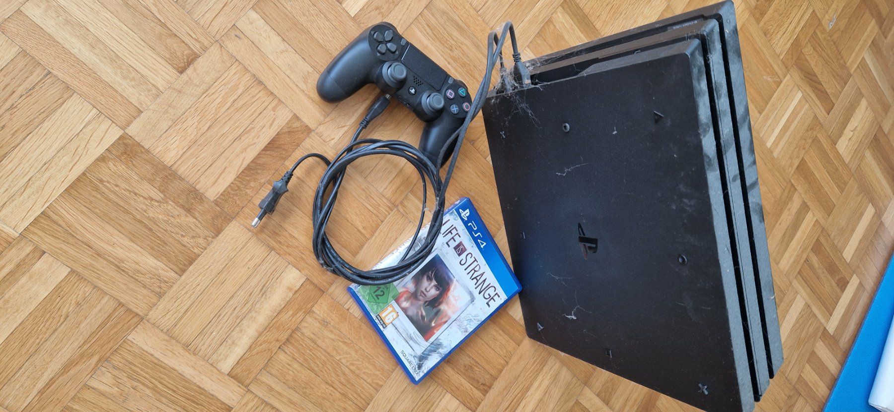 Sony Console: Playstation 4 + controller + Life is strange – Usato da Basel venduto da y_per_20