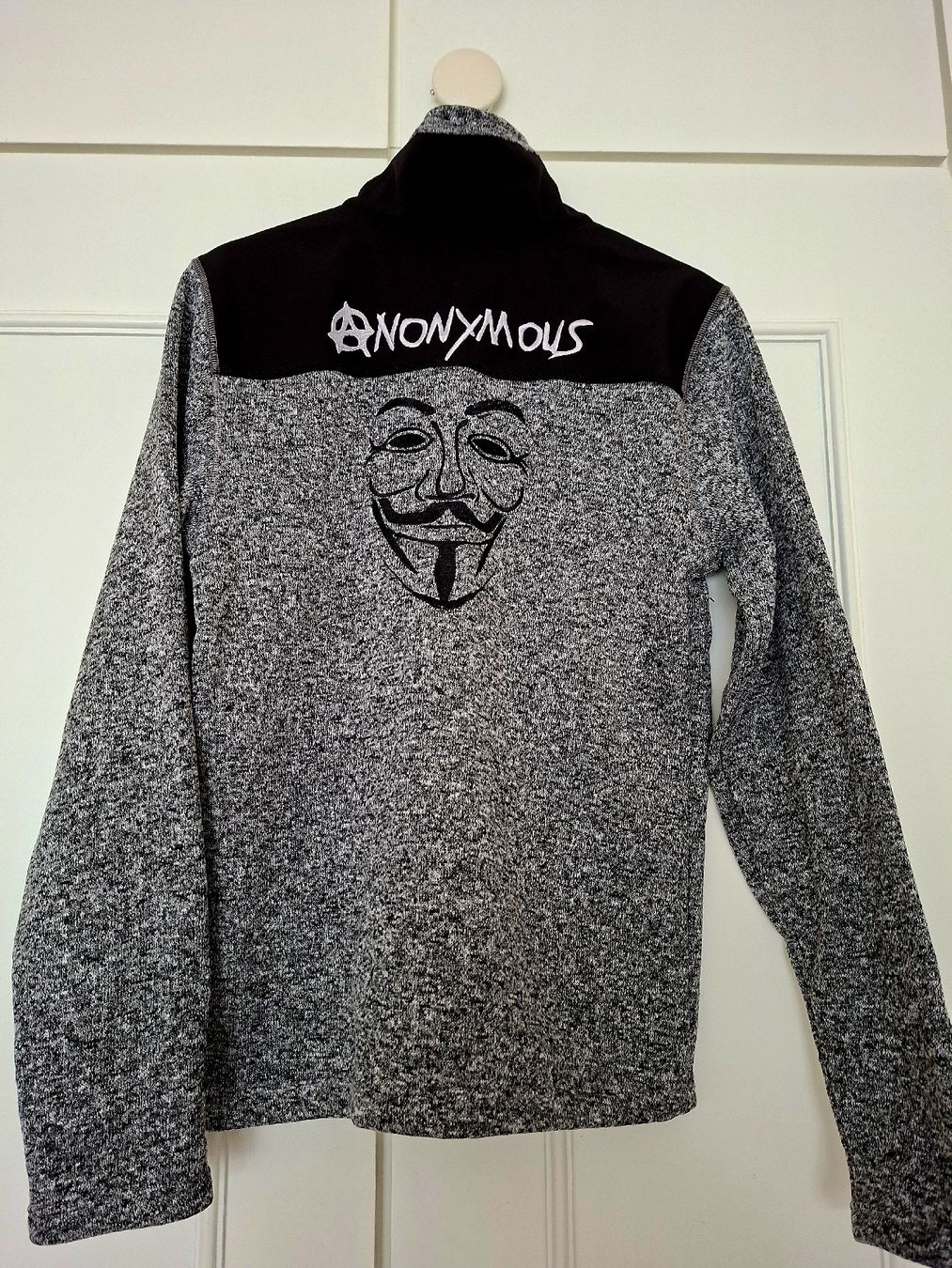 Maglioni & Felpe: Veste polaire Anonymous – Nuovo (secondo la descrizione) da Lutry venduto da Sim_Sta 1