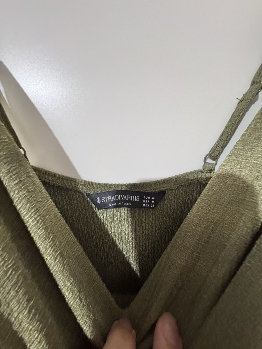 Vestiti: Robe longue Stradivarius vert olive taille M – Nuovo (secondo la descrizione) da Crissier venduto da deb_xd9b 1