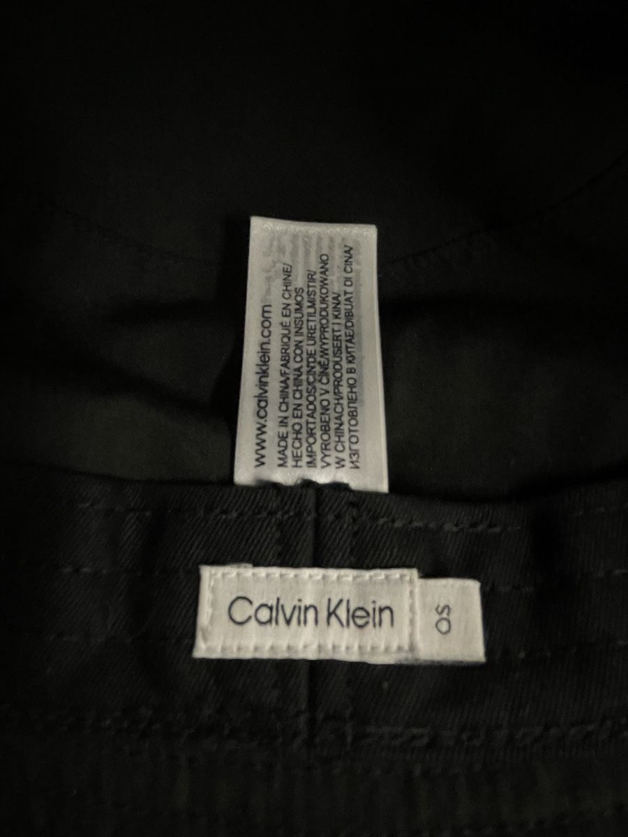 Calvin Klein Copricapi, berretti & cappellini: Schwarzer Calvin Klein Fischerhut – Nuovo (secondo la descrizione) da Zug venduto da alex___4 2