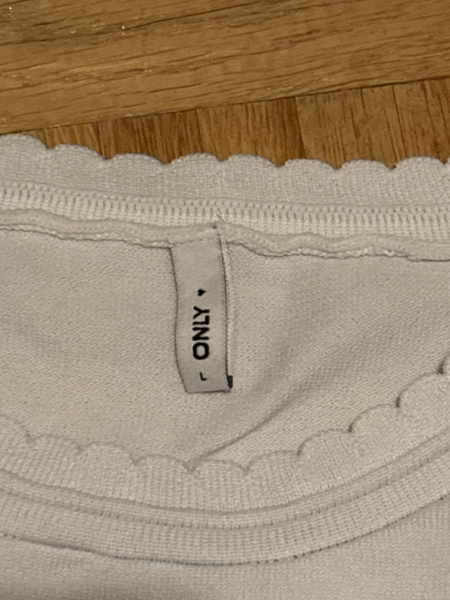 Only Pullover & Sweatshirts: Weisser Baumwollpulli mit gehäkelten Ärmeln – Neu (gemäss Beschreibung) aus Solothurn von con_sk82 2