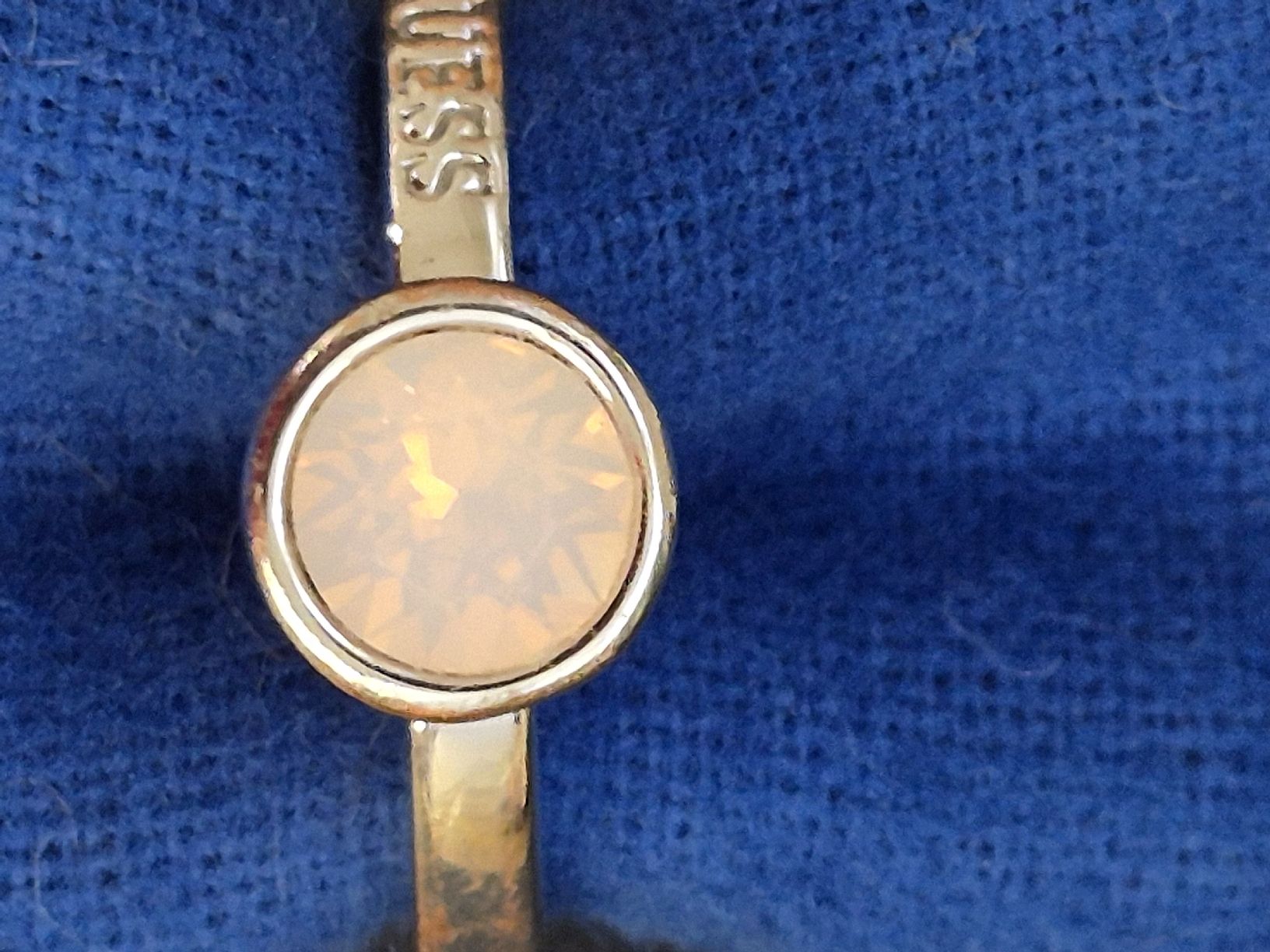 Guess Anelli: GUESS Damenring - rosa Stein  - mit Logo  – Usato da Bern venduto da Rou_rsz5 1