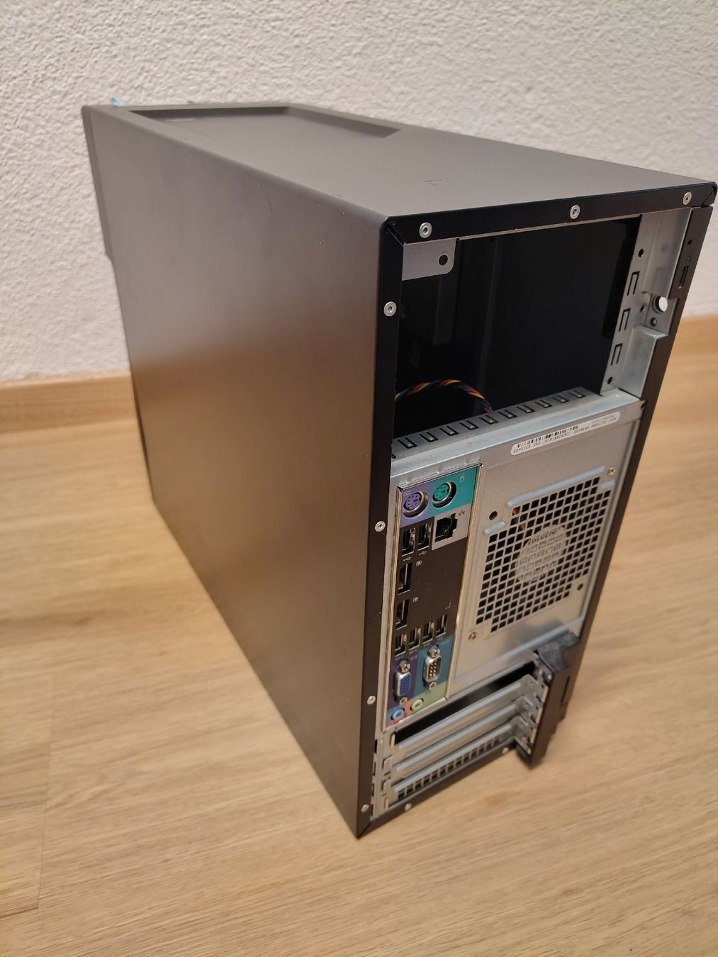 Dell Custodie: Dell Precision T1700 Gehäuse – Usato da Zürich venduto da Almohammed 3