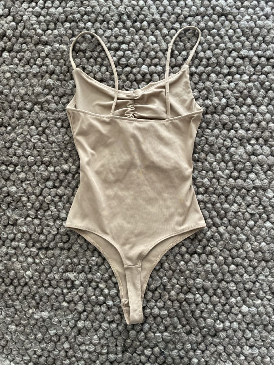 H&M Top: Eleganter Body in Beige  – Nuovo (secondo la descrizione) da Hedingen venduto da sam_vks6 2