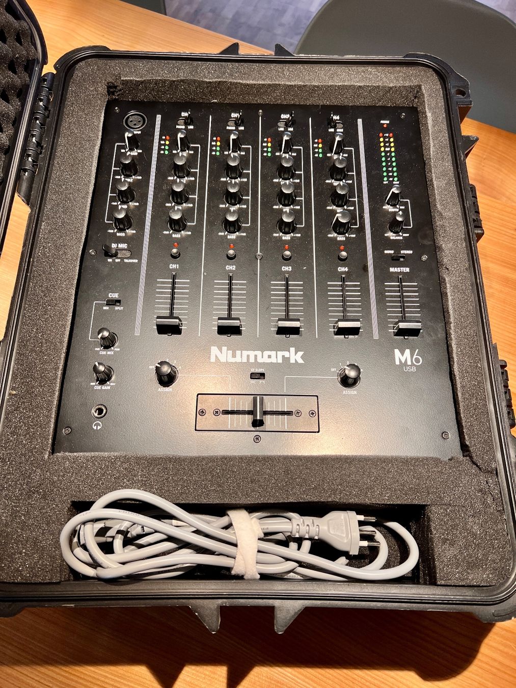 Numark Console di mixaggio: Numark M6 - Mischpult – Usato da Männedorf venduto da Franzflo