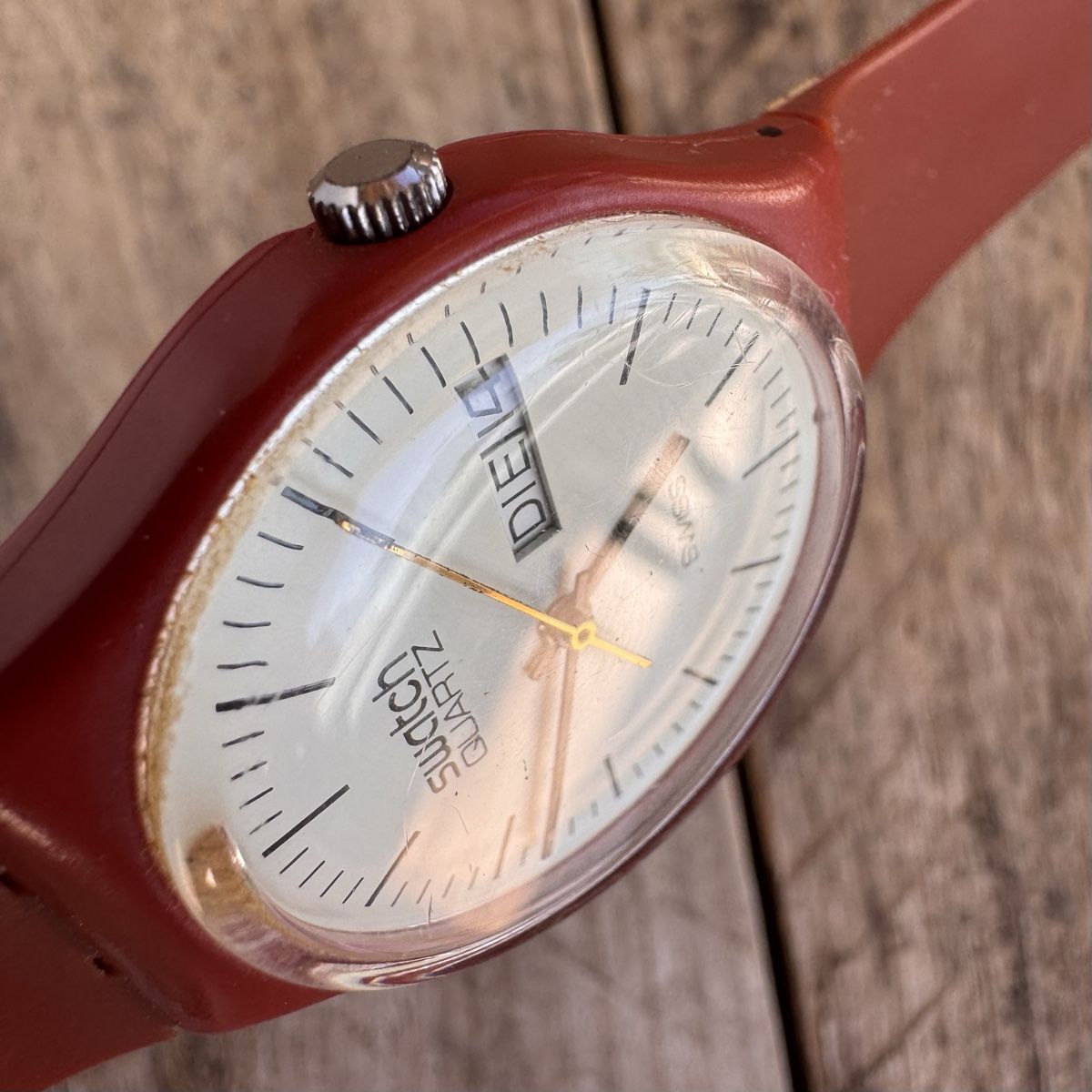 Swatch Orologi: Vintage Swatch GR700 1983 Red Back Code 683 – Usato da Arzier-Le Muids venduto da Avanna 5
