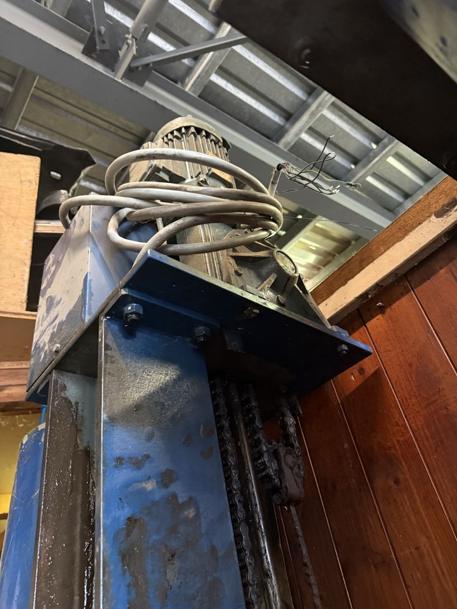 Piattaforme elevatrici & Crick:  Autolift Vilver Typ 2C 2 Tonnen gebraucht – Usato da Seon venduto da Calsonic78 7