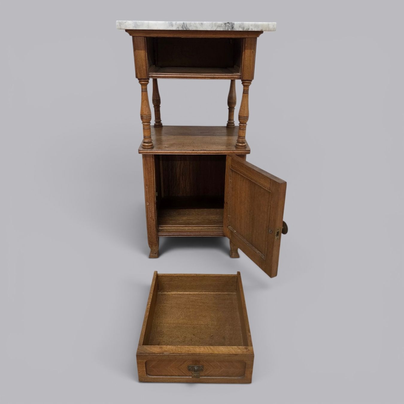 Comodini: Nachttischli, Holz mit Marmorplatte, Vintage – Usato da Rieden AG venduto da RuvensBrocki 3