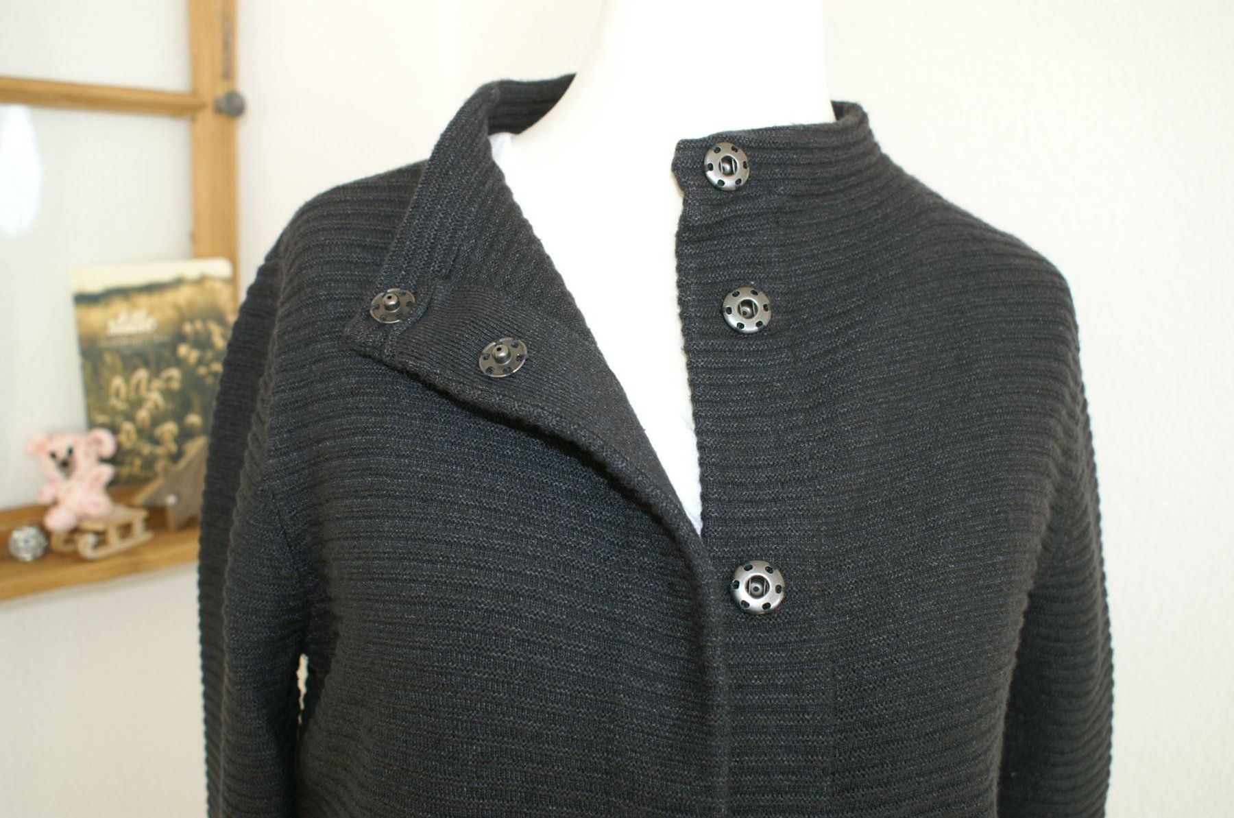 Tom Tailor Giacche: Strickjäckli von Tom Tailor, Gr. S, in dunkelgrau – Usato da Grüt (Gossau ZH) venduto da o-nyx 3