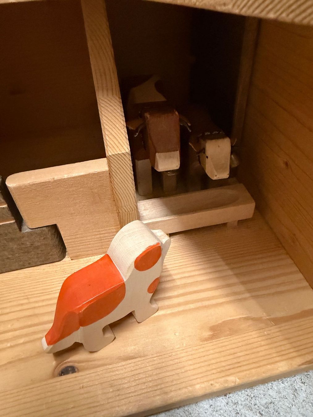 Spielhäuser: Holzhaus mit Tieren – Gebraucht aus Thalwil von leuenban 7