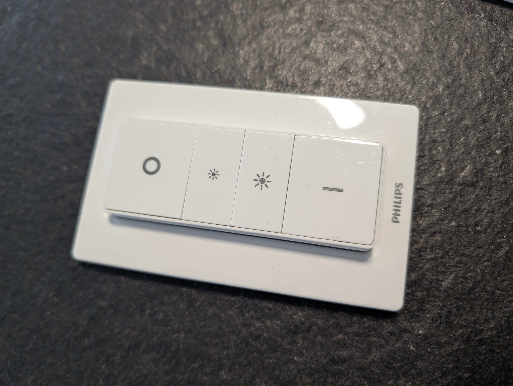 Philips Kronleuchter & Deckenlampen: Philips Hue Being Basis 2400 lm – Gebraucht aus Magden von MMandir 2