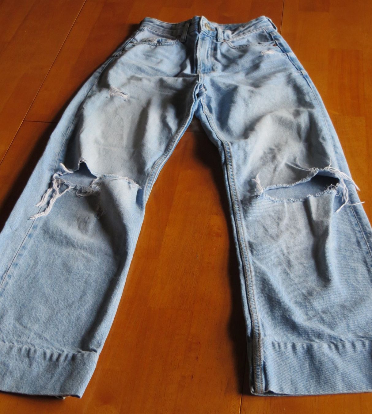 Bershka Jeans: JEans Bershka 90's wide 32 – Gebraucht aus Athenaz (Avusy) von cyrano476