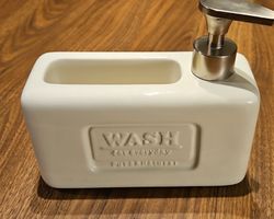 Stylish Ivory Soap Dispenser - Upgrade Your Bathroom!