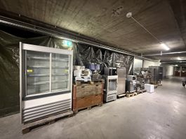 Grosser Gastro-Geräteposten – Kühlvitrinen, Öfen, Aufschnitt