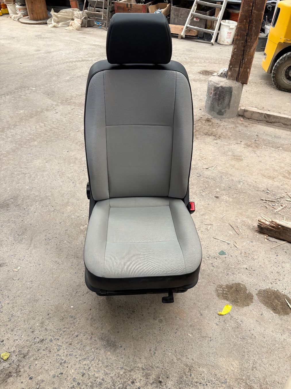 VW Toutes les pièces auto: Beifahrersitz VW T 6 – D'occasion à Dietikon par xseverin