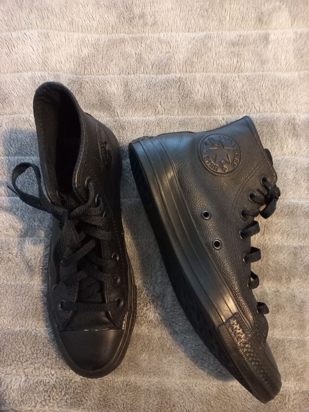 Scarpe da uomo: Schwarze Leder Converse Chucks, Gr. 38.5 – Nuovo e nell'imballaggio originale da Zurich venduto da VR2000 1