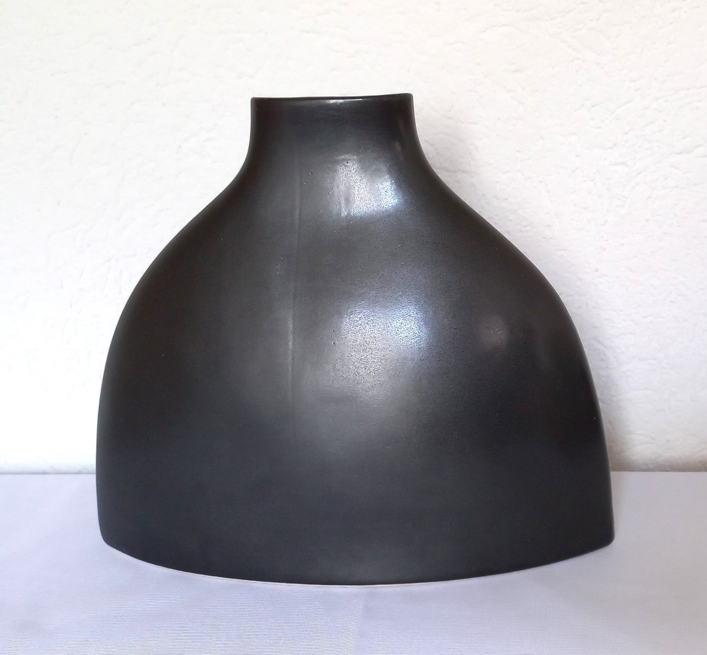 Vasi & Recipienti: Schwarze handbemalte Keramikvase, Thailand – Usato da Bévilard venduto da Orscha 3