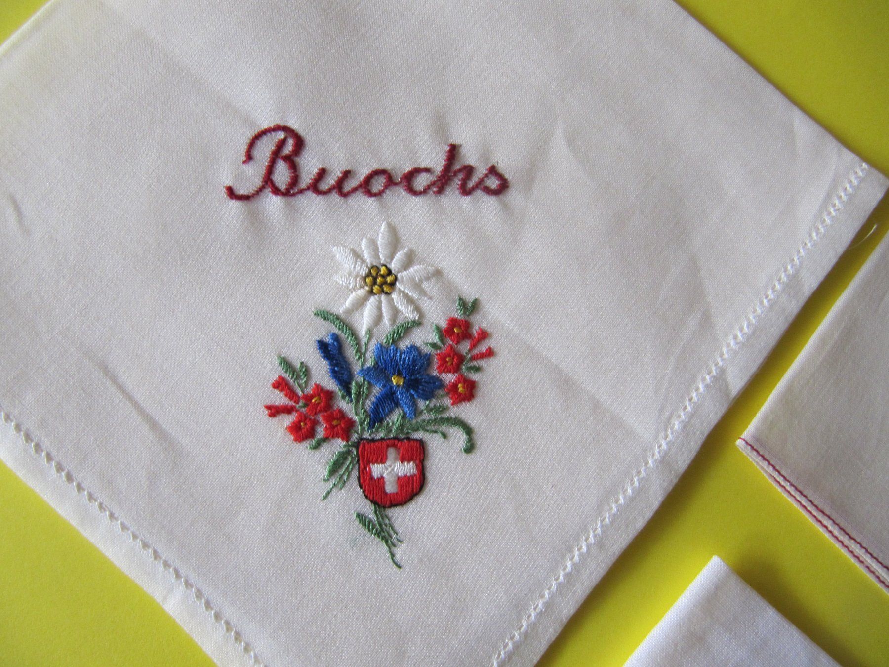 Altro in  Abbigliamento & Accessori: 4  Alte Bestickte Taschentücher #T1 – Usato da Basel venduto da Ruben2210 1