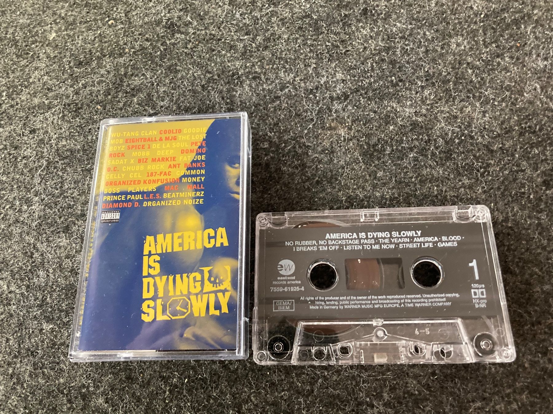 Musicassette: Various - America Is Dying Slowly (MC) – Usato da Fribourg venduto da Karushi 3