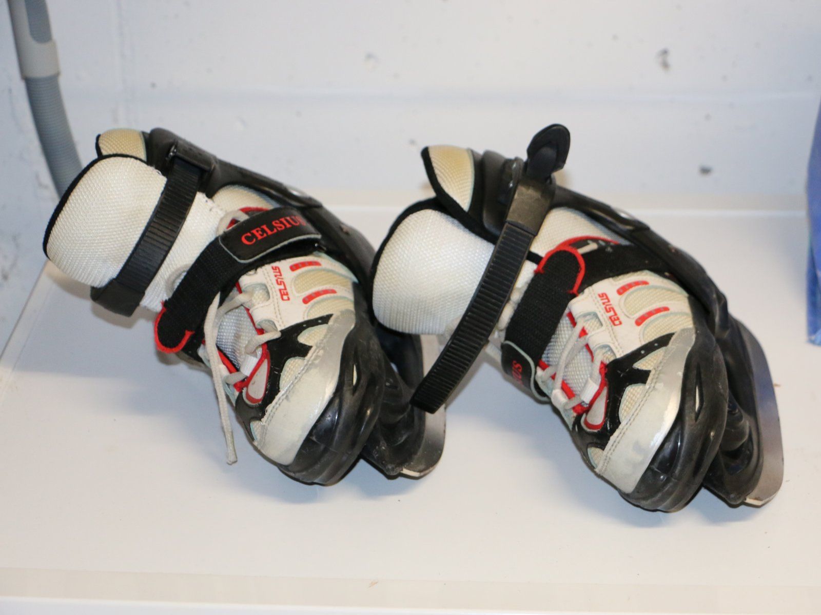 Schlittschuhe: Schlittschuhe Celsius gr.32-35 – Gebraucht aus Schönenberg TG von W8570 1