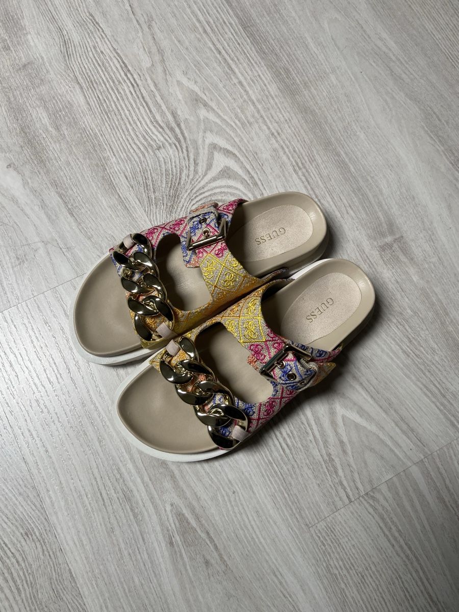Guess Damenschuhe: Guess Sandale Damen mit Gold Kette – Gebraucht aus Wiesendangen von Jafani 4