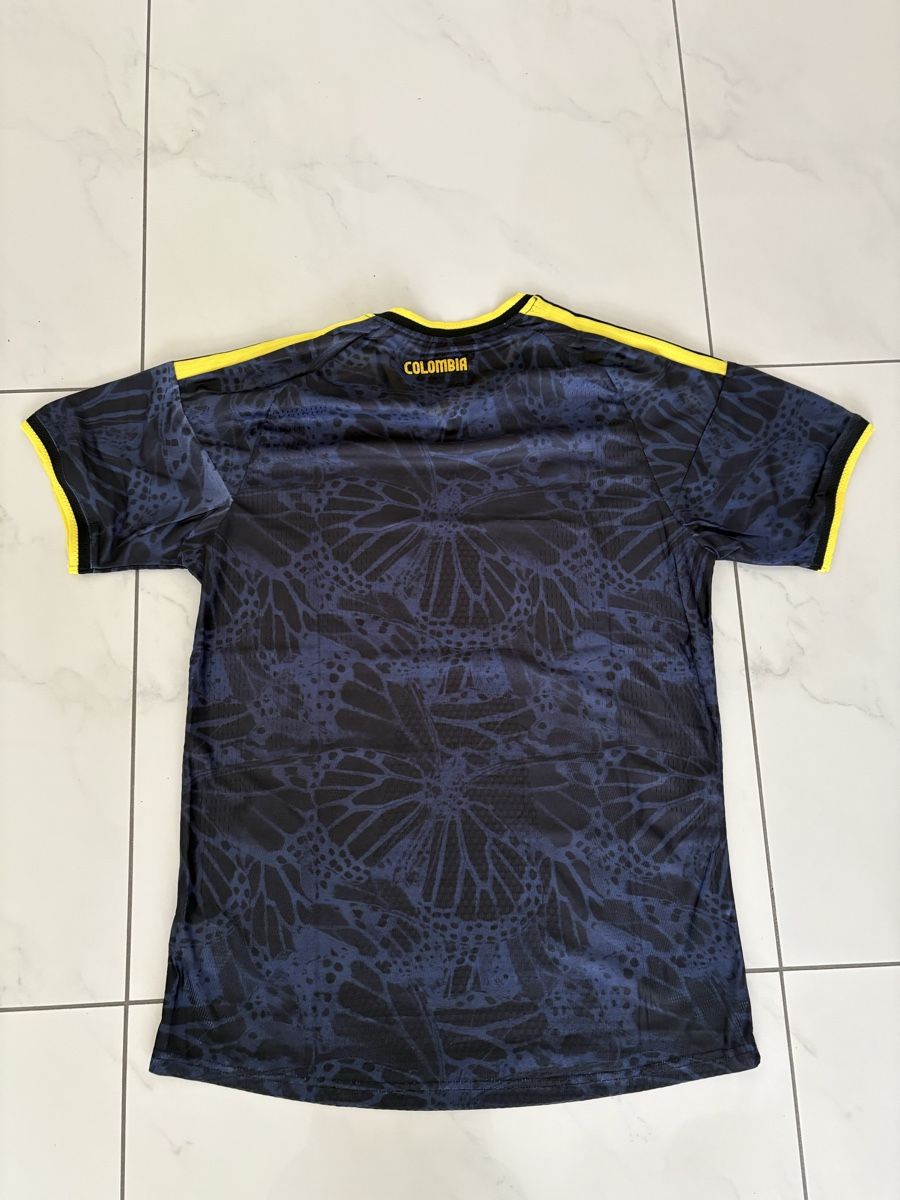 Leibchen & Hosen: Fussballtrikot Kolumbien – Neu und originalverpackt aus bettlach von Falonef 2