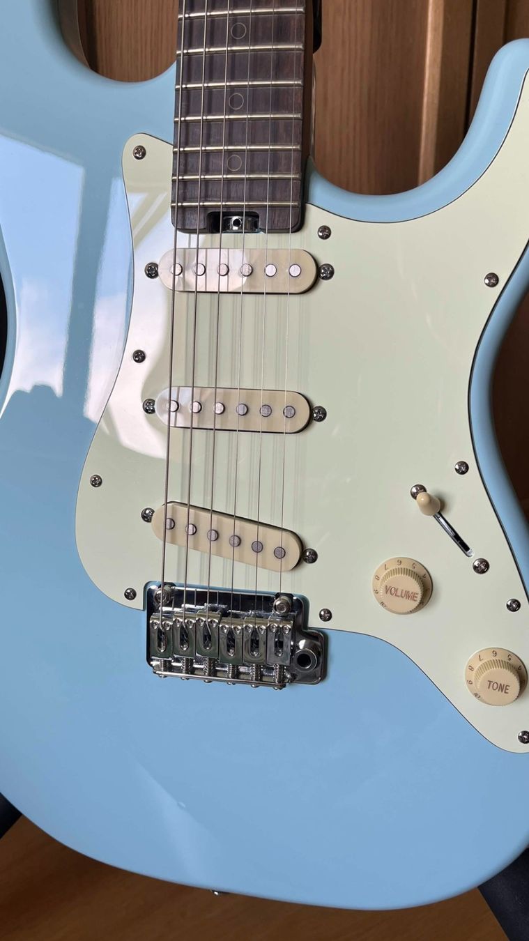 Schecter Strumenti musicali: Schecter Signature Nick Johnston SSS Atomic Frost Gebraucht – Usato da Unterterzen venduto da Anni_Bruch 1