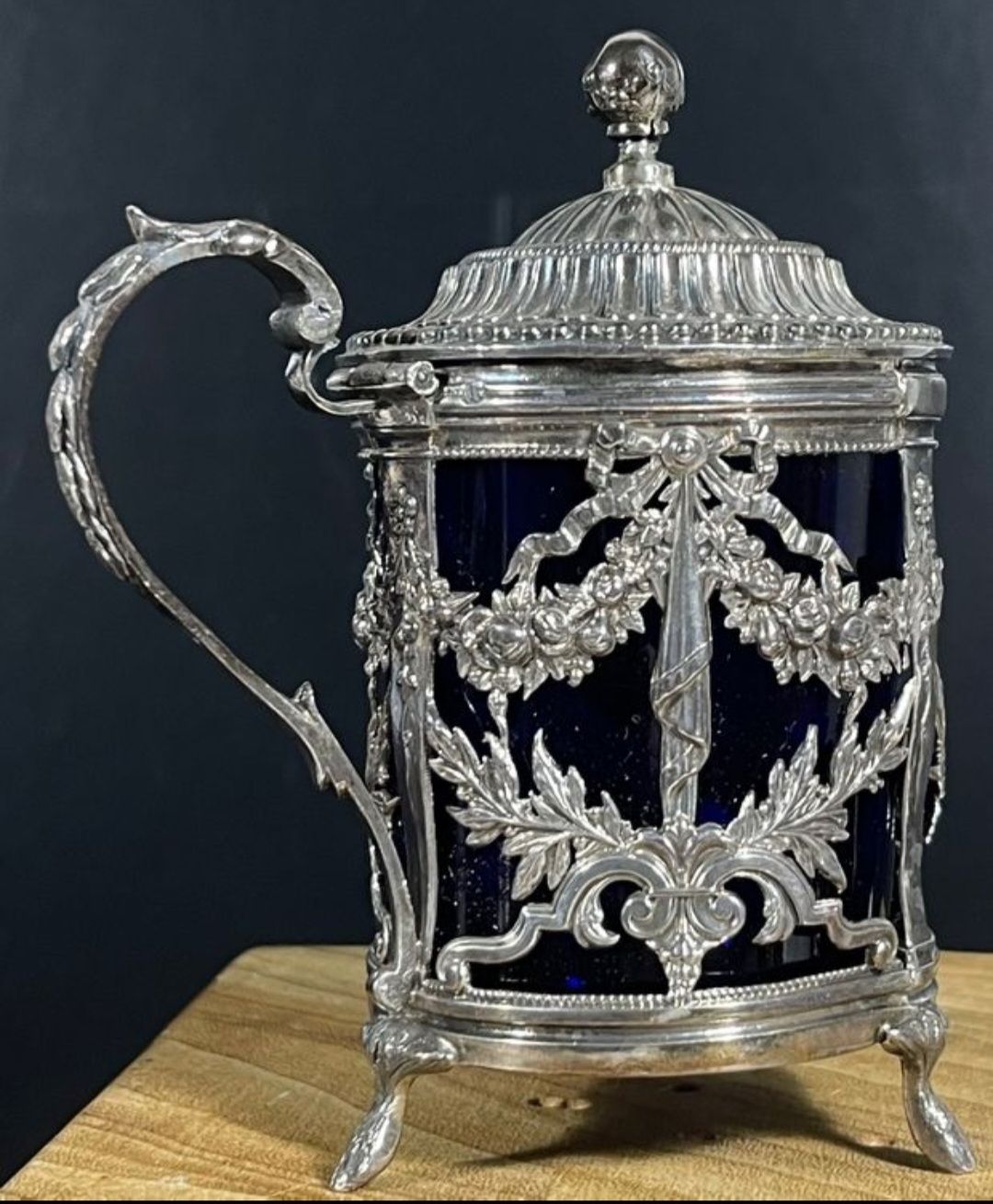 Set di piatti: Antiker Senftopf mit blauem Glaseinsatz – Usato da St. Gallen venduto da charly92 1