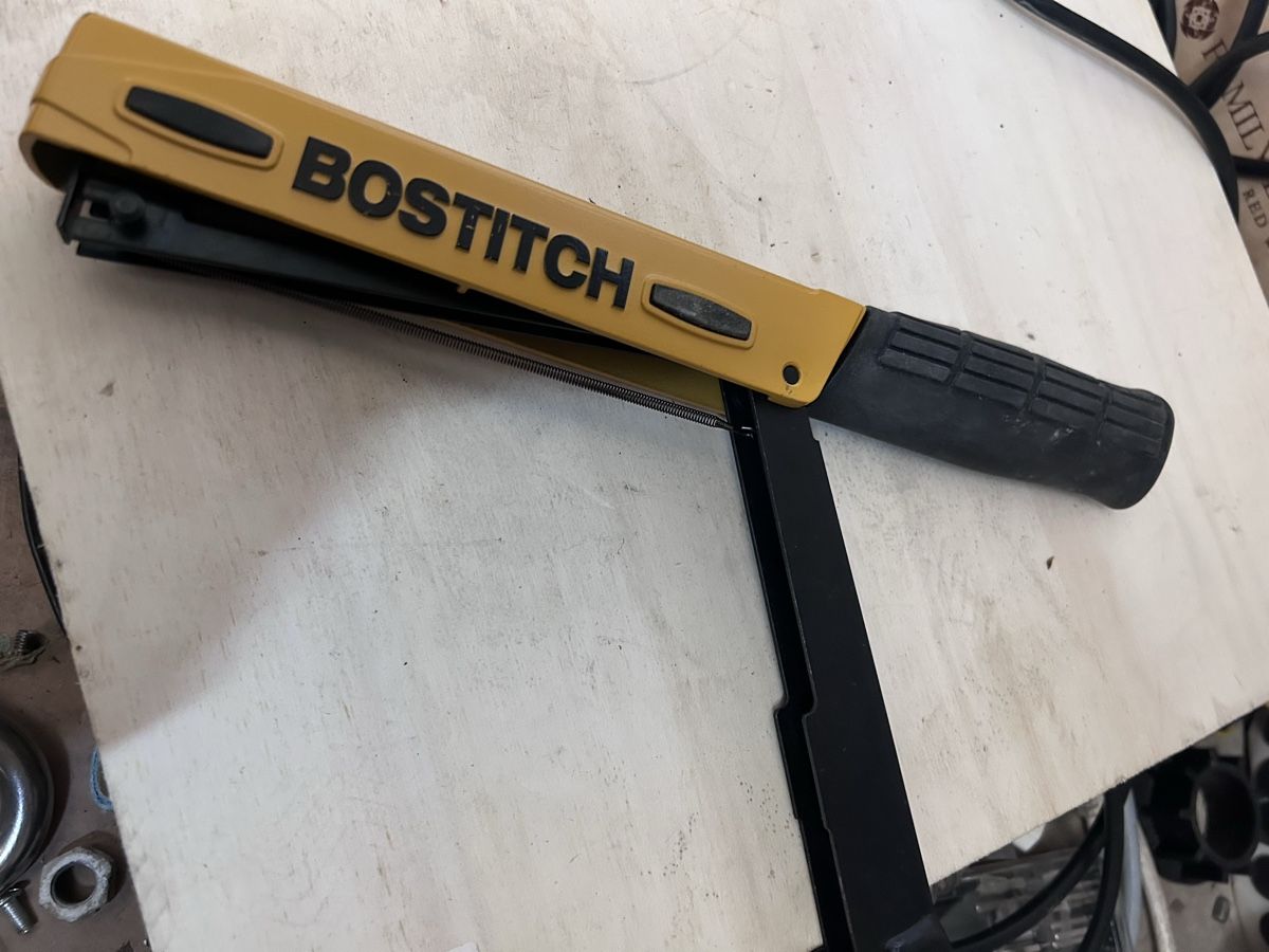 Bostitch Tous les outils: Agrafeuse Bostitch jaune  – D'occasion à zürich par pauloreal 5