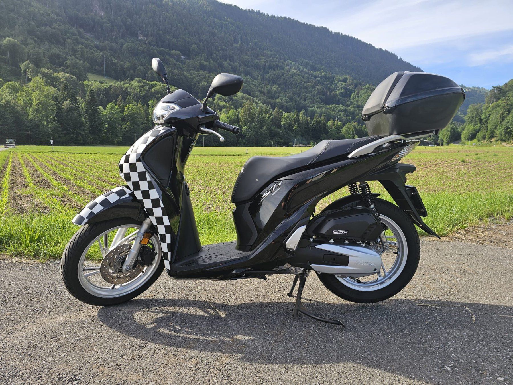 Honda Scooters: Honda SH 125 – Gebraucht aus Unterseen von fra_85n2