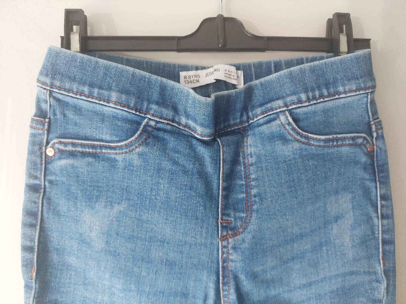Pantaloni: Dunkelblaue Jeggings Grösse 128-134 – Usato da Flims Dorf venduto da Truemorish 1