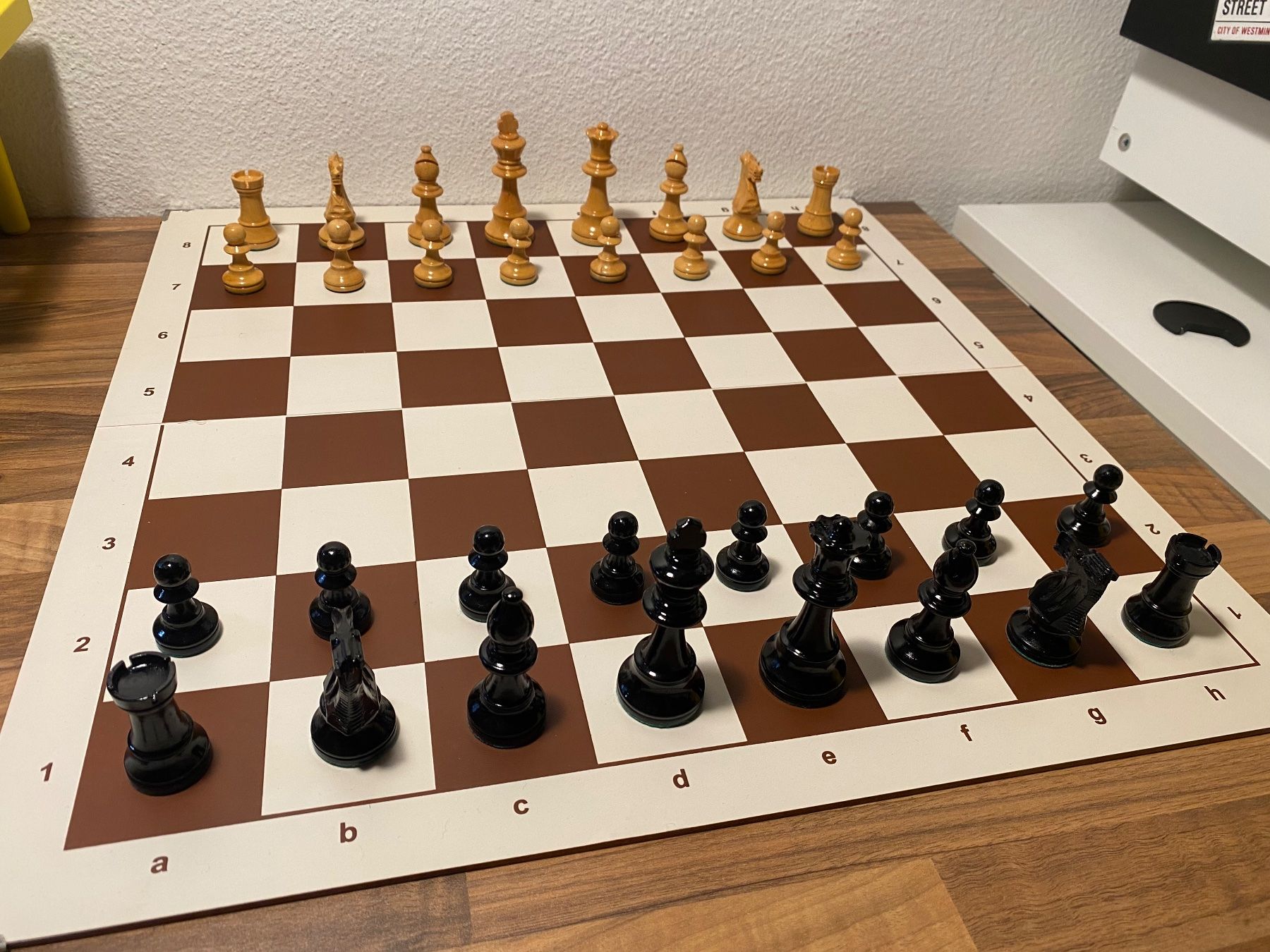 Giochi: Jeux d'echec en bois – Usato da St-Prex venduto da Okoala