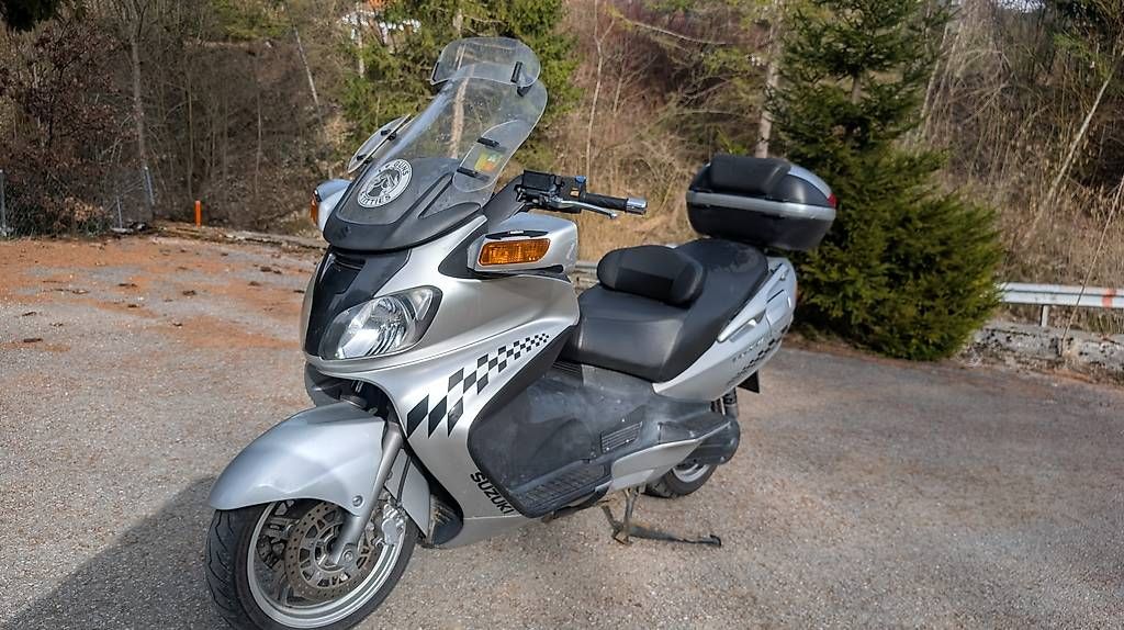 Suzuki Scooter: Suzuki burgman 650 executive – Usato da Charmey (Gruyère) venduto da afi_c76t 2